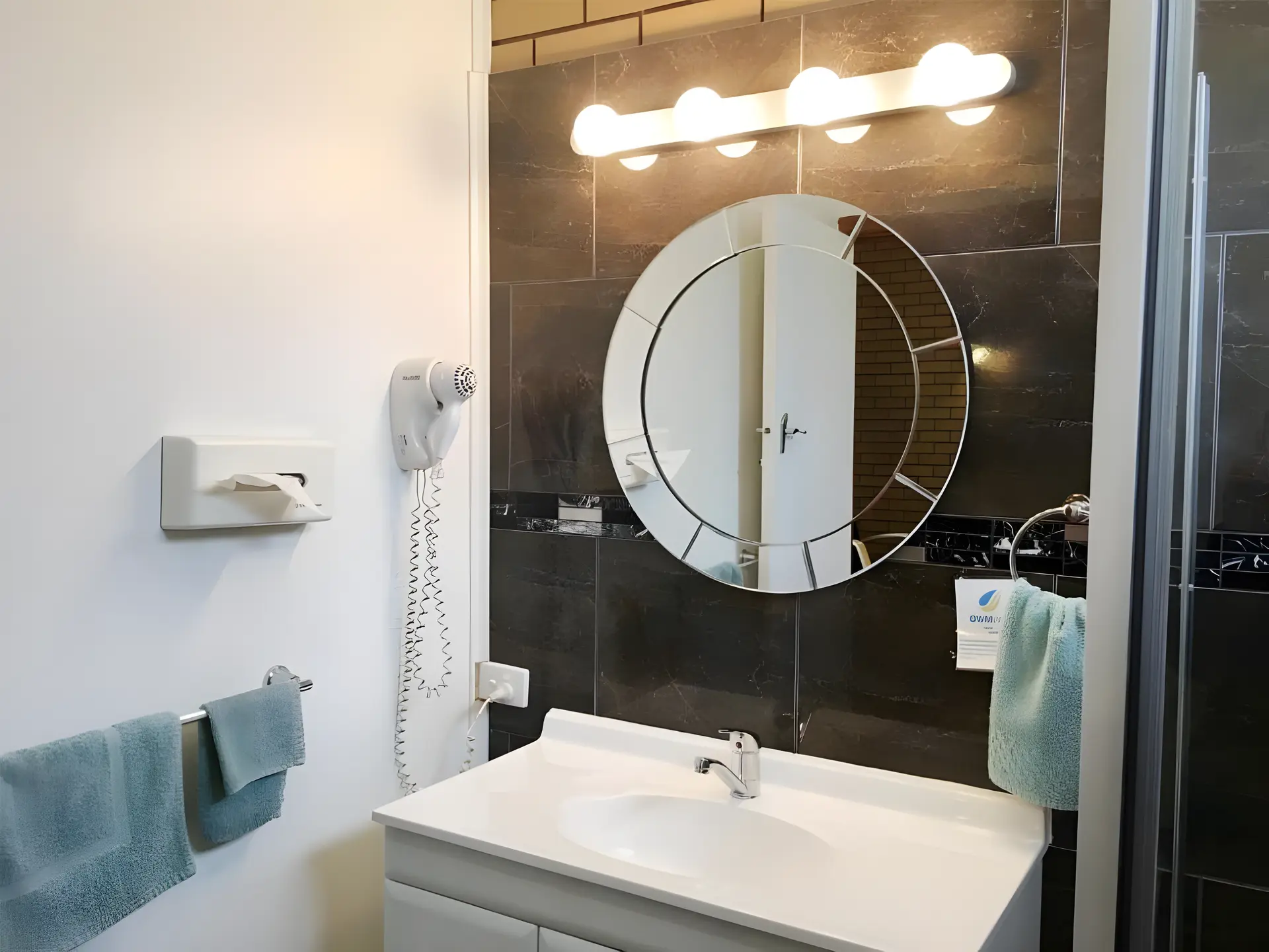 Double room Twin share
