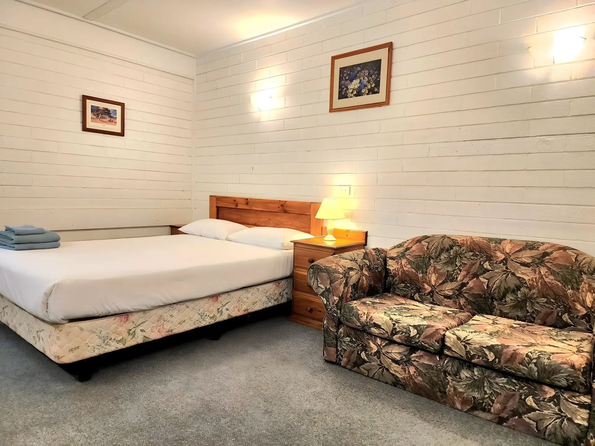 Queen Room- Pet Friendly