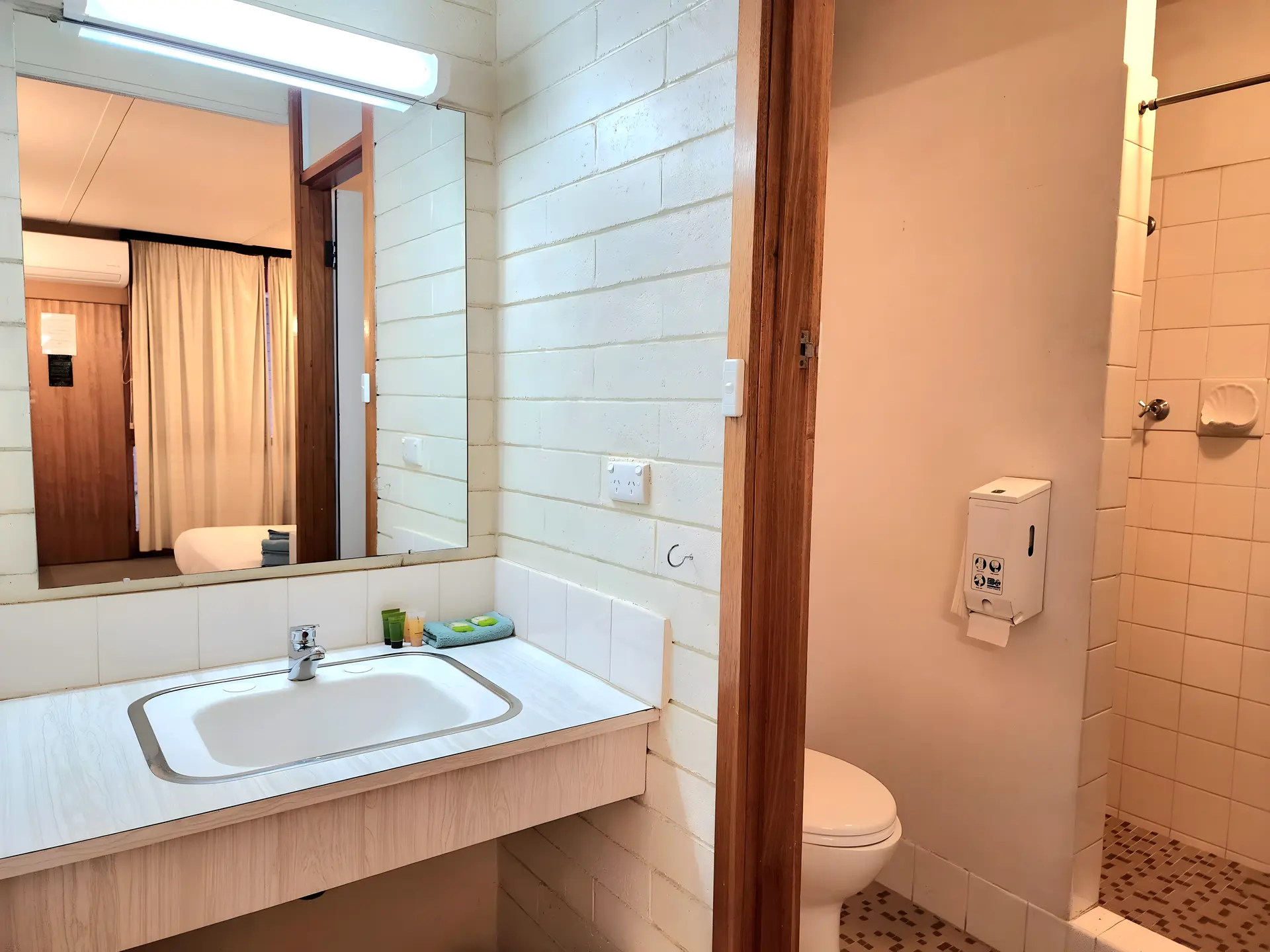 Queen Room- Pet Friendly