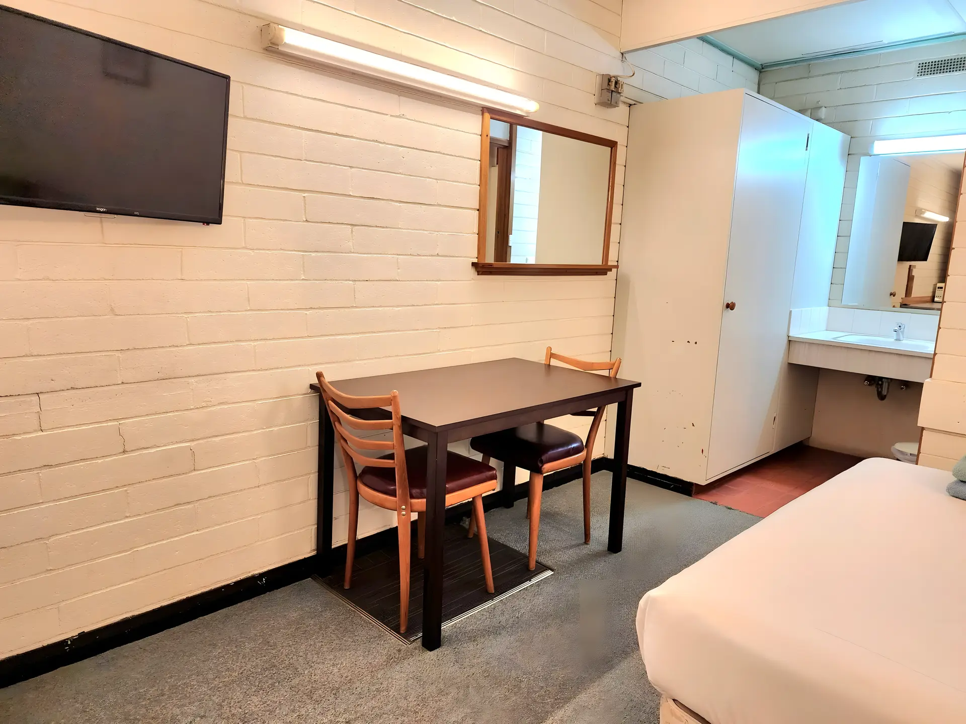 Queen Room- Pet Friendly