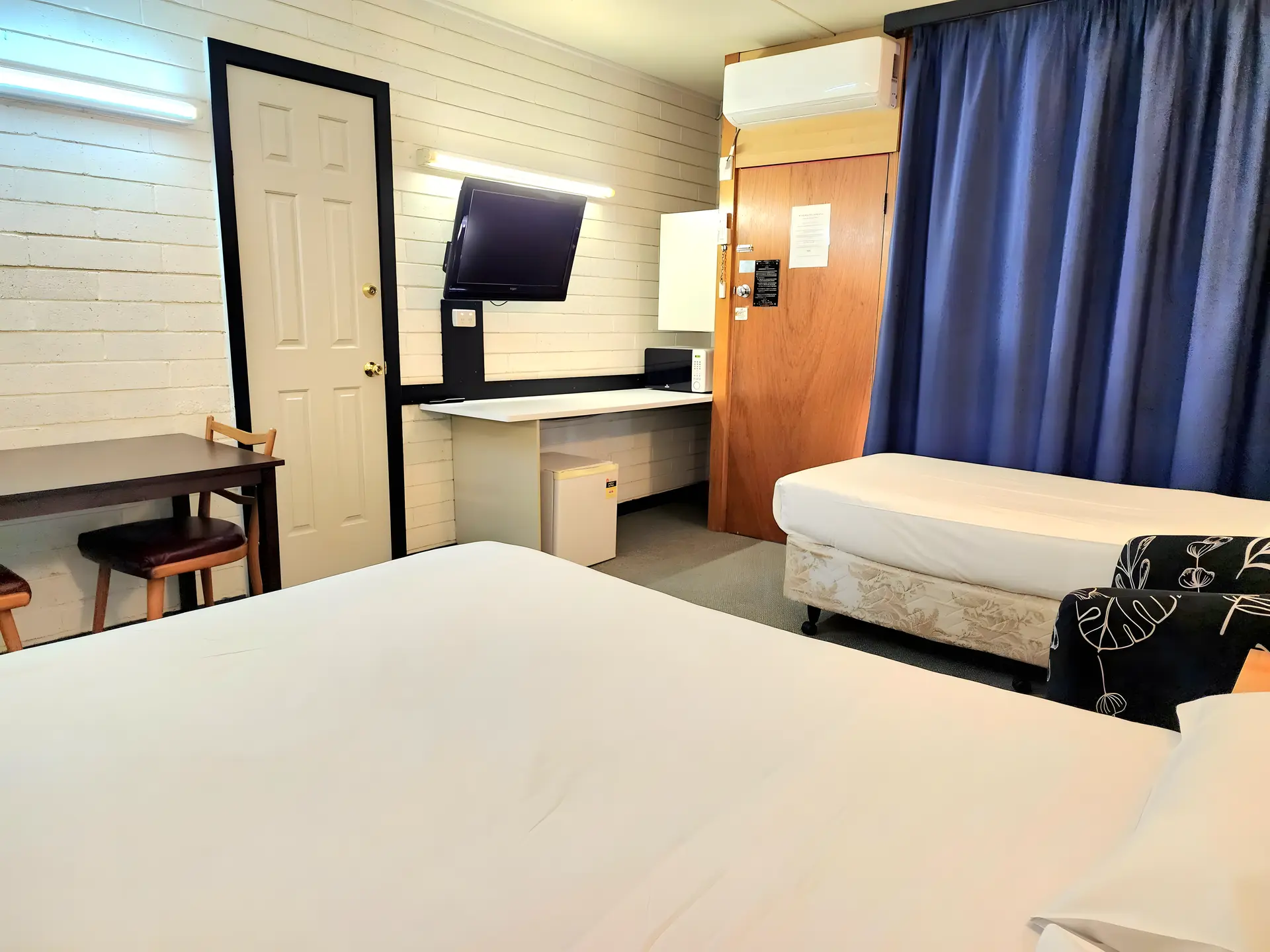 Twin Room- Pet Friendly