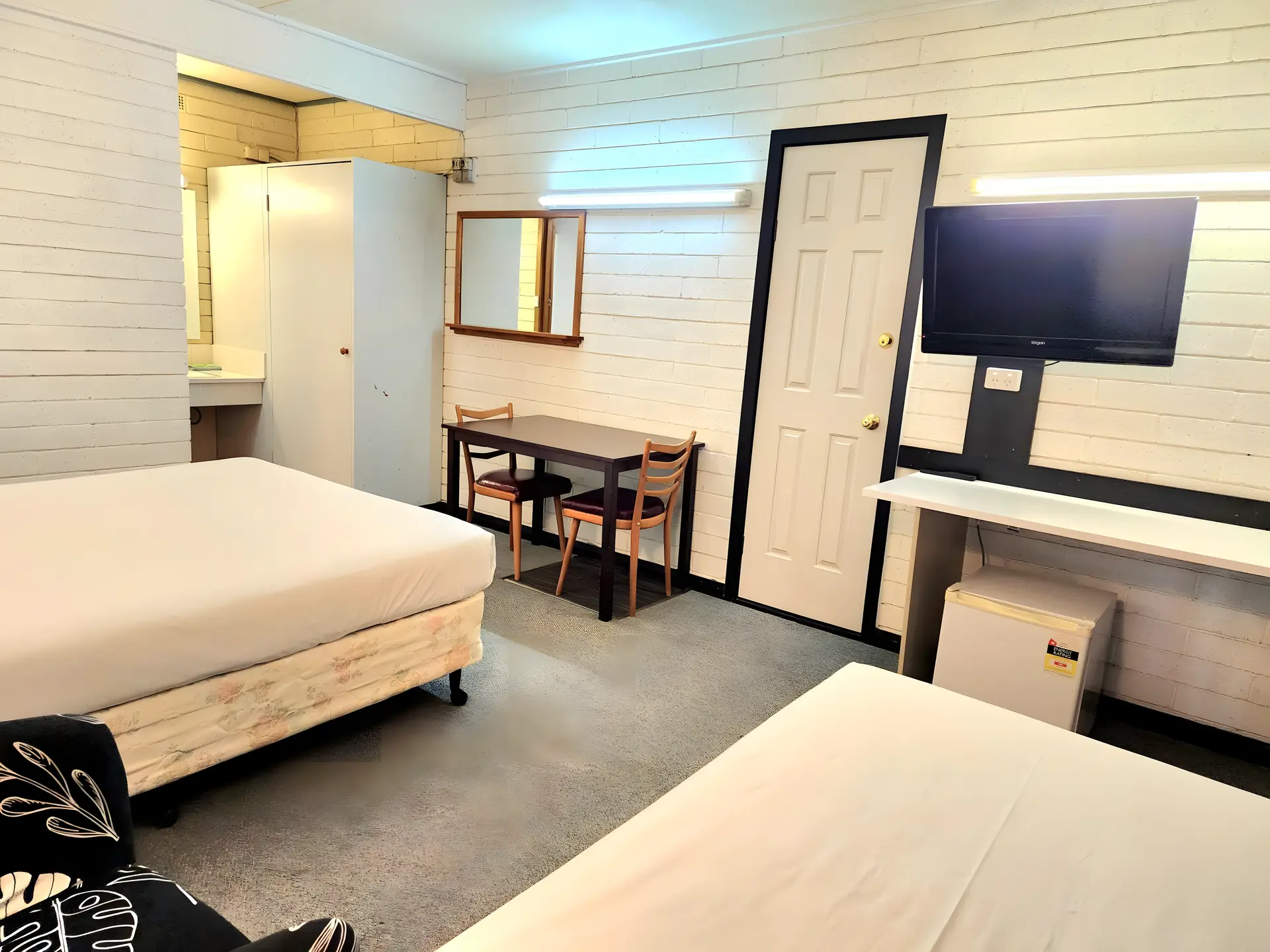 Twin Room- Pet Friendly