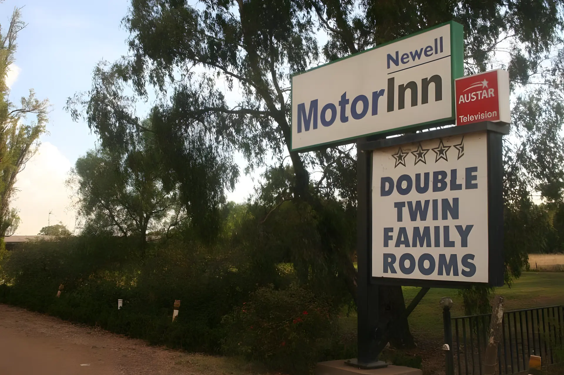 Newell Motor Inn