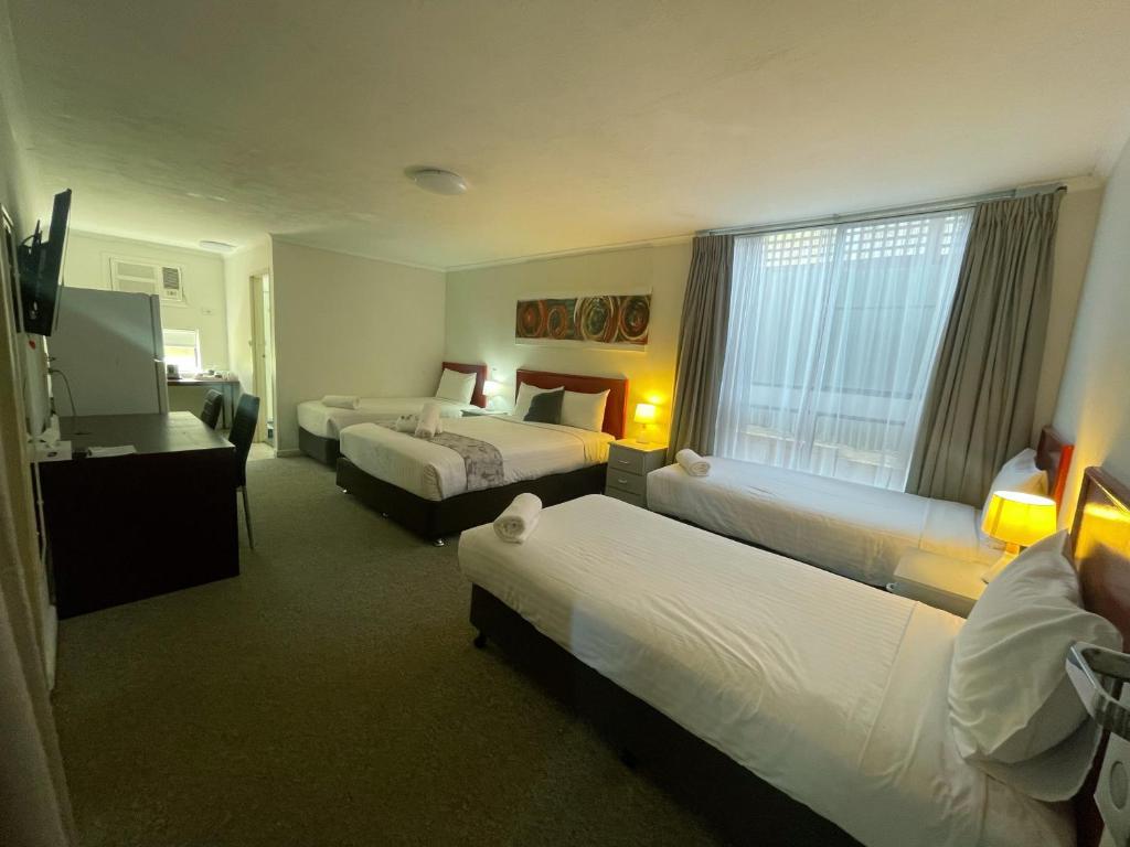 G 2 Bedroom Suite 2 Queen + 3 Single