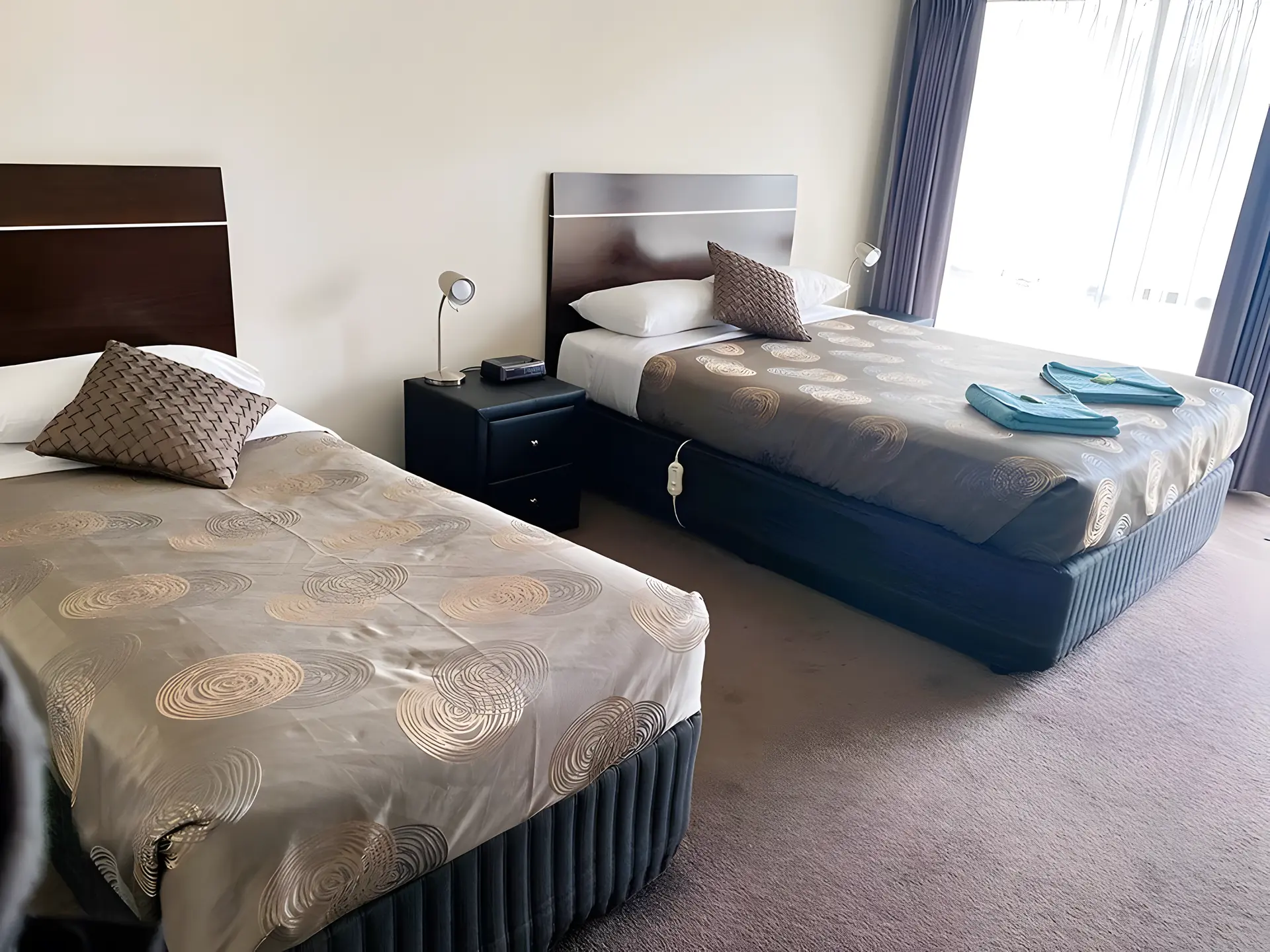 Executive Twin Room (Queen + Single)