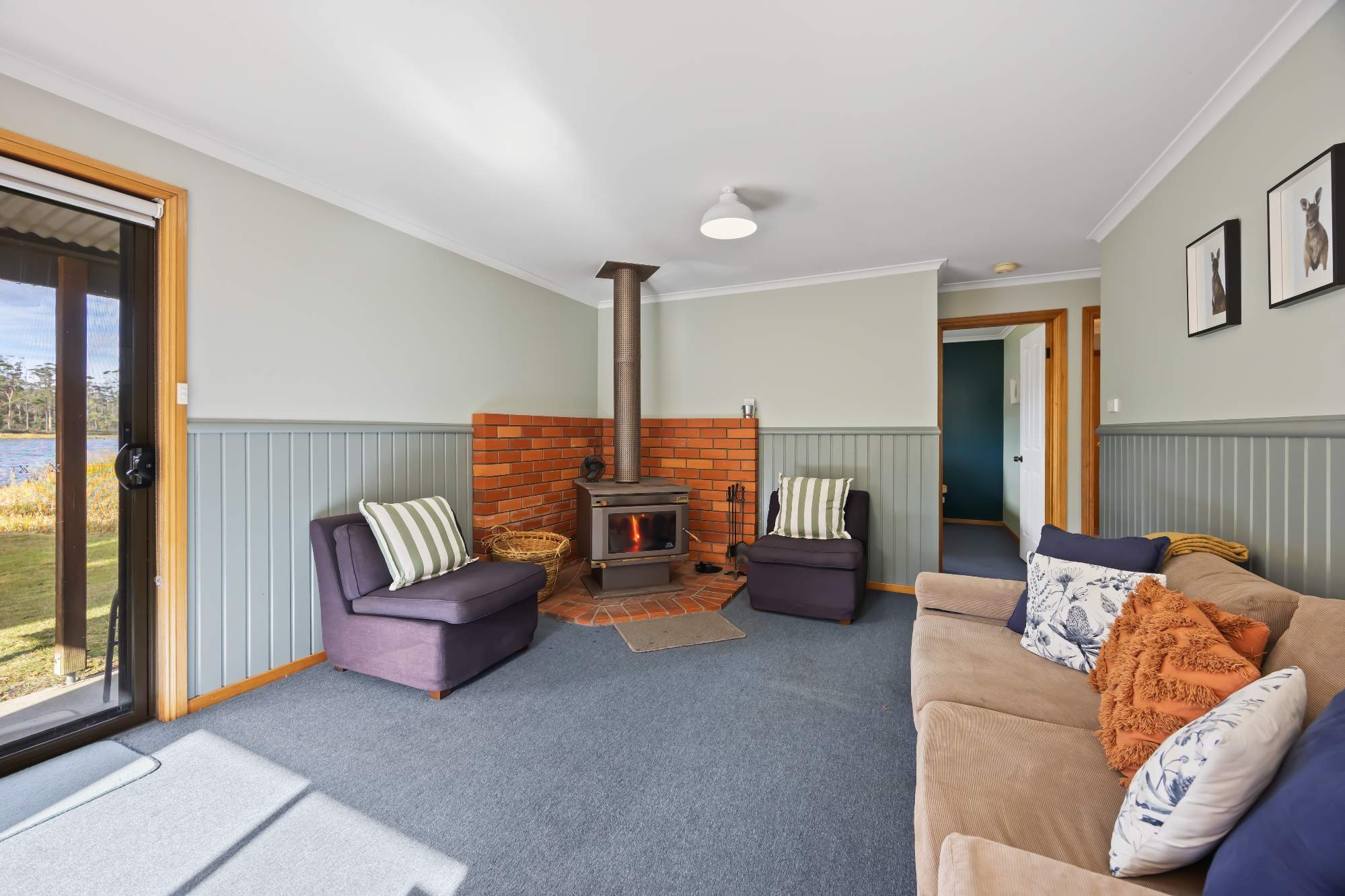 CABIN 1 - Lake Side Retreat