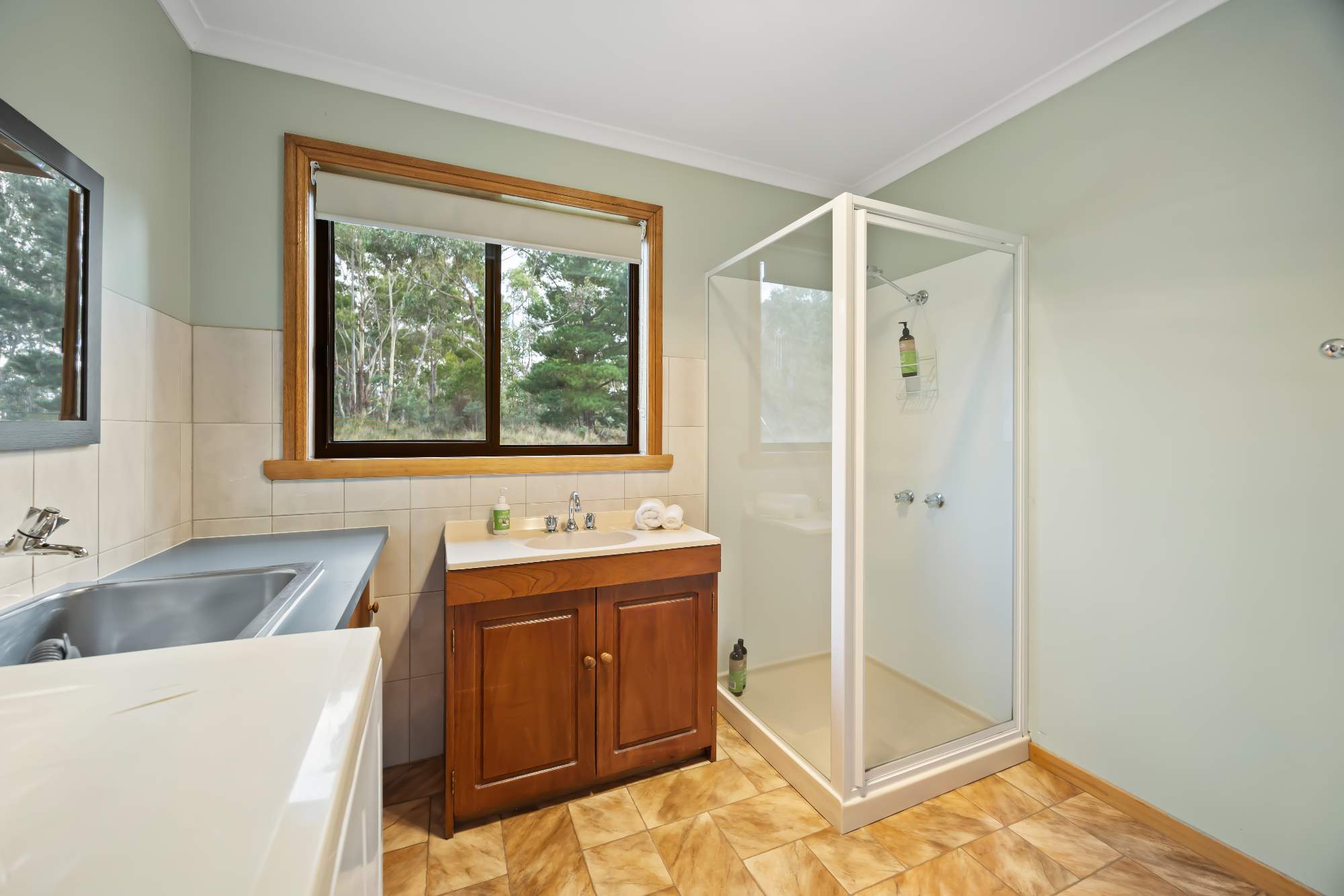 CABIN 1 - Lake Side Retreat