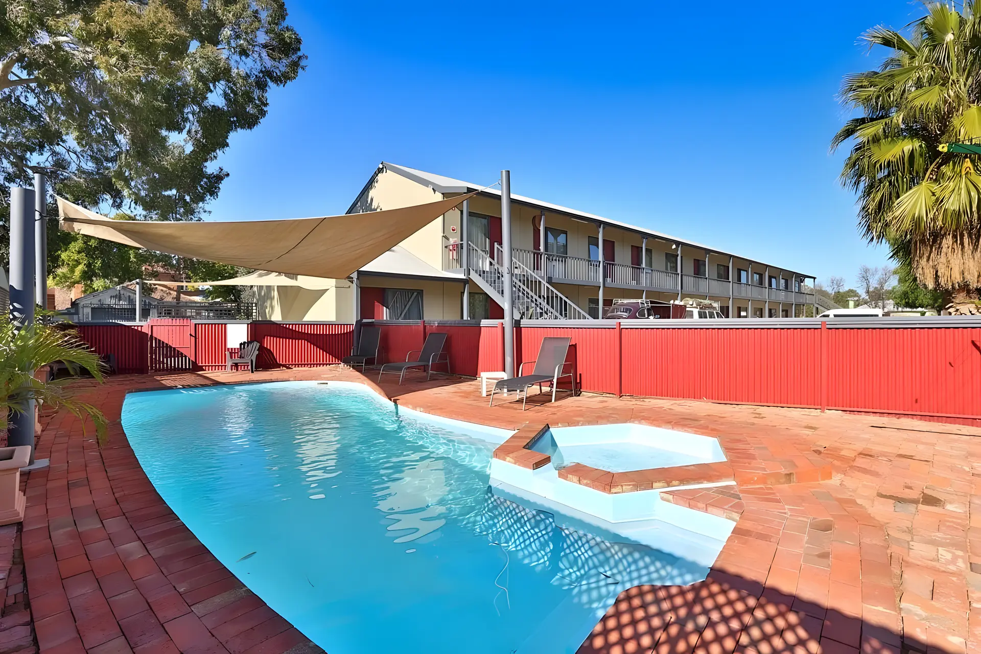 Wentworth Central Motor Inn
