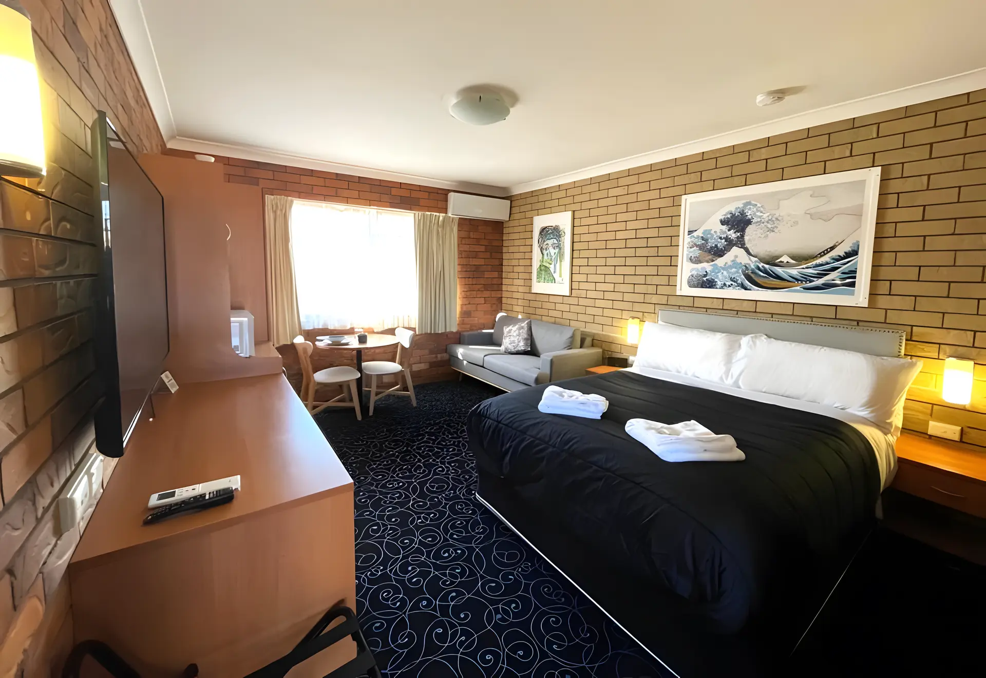 Deluxe Queen Room