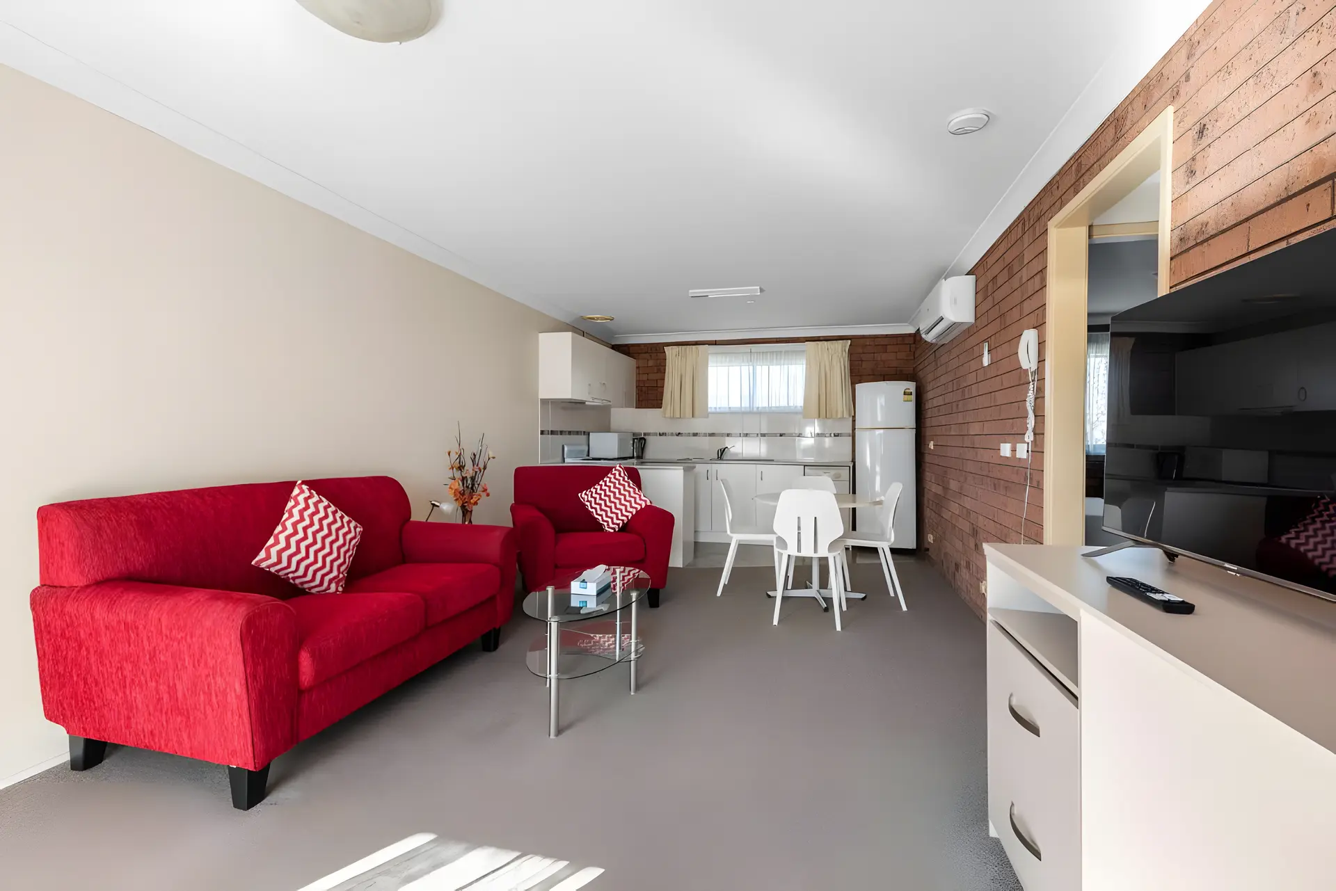 Bed & Breakfast One-Bedroom Apartment