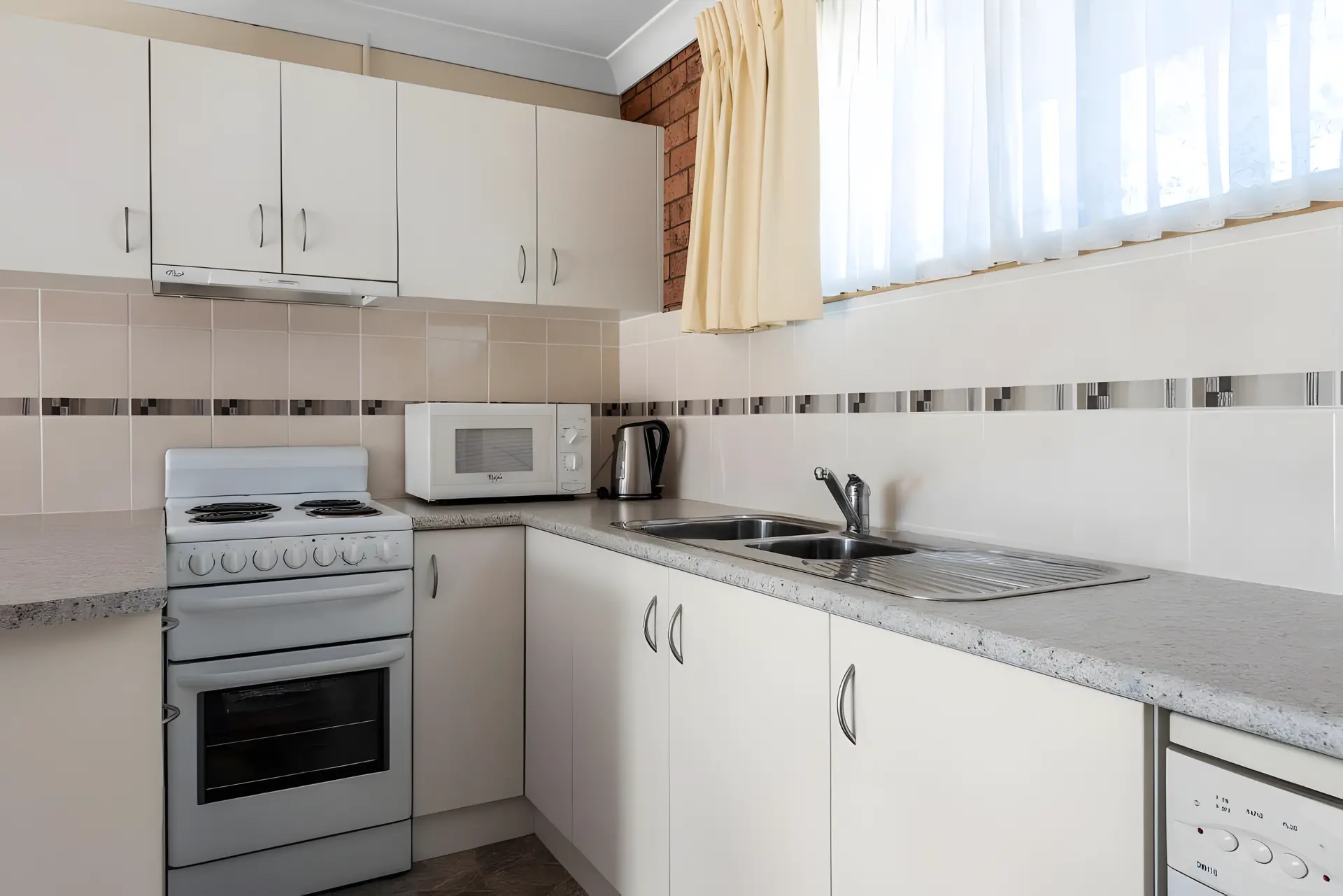 Bed & Breakfast One-Bedroom Apartment