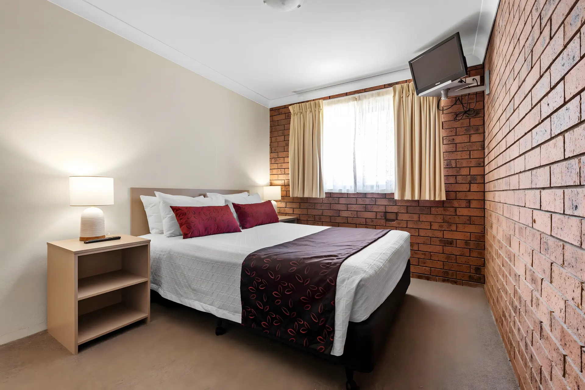 Bed & Breakfast One-Bedroom Apartment