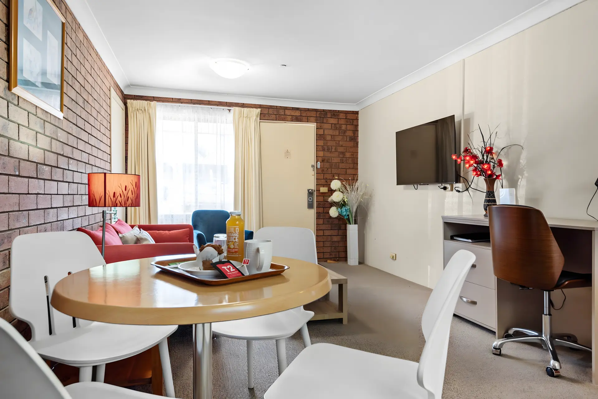 Bed & Breakfast One-Bedroom Apartment