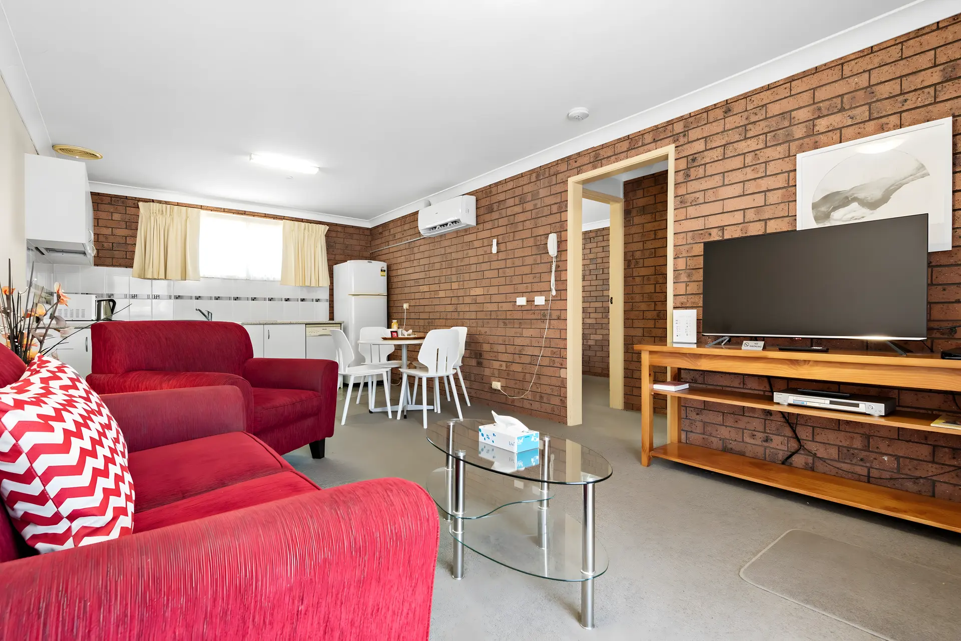 Bed & Breakfast One-Bedroom Apartment