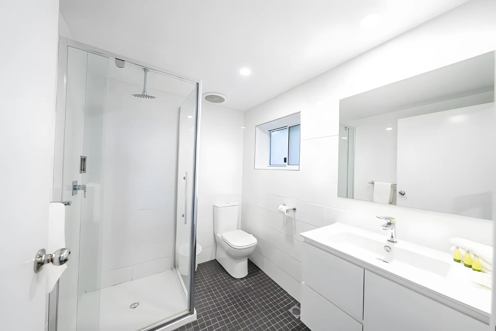 Deluxe King + Single With Kitchenette