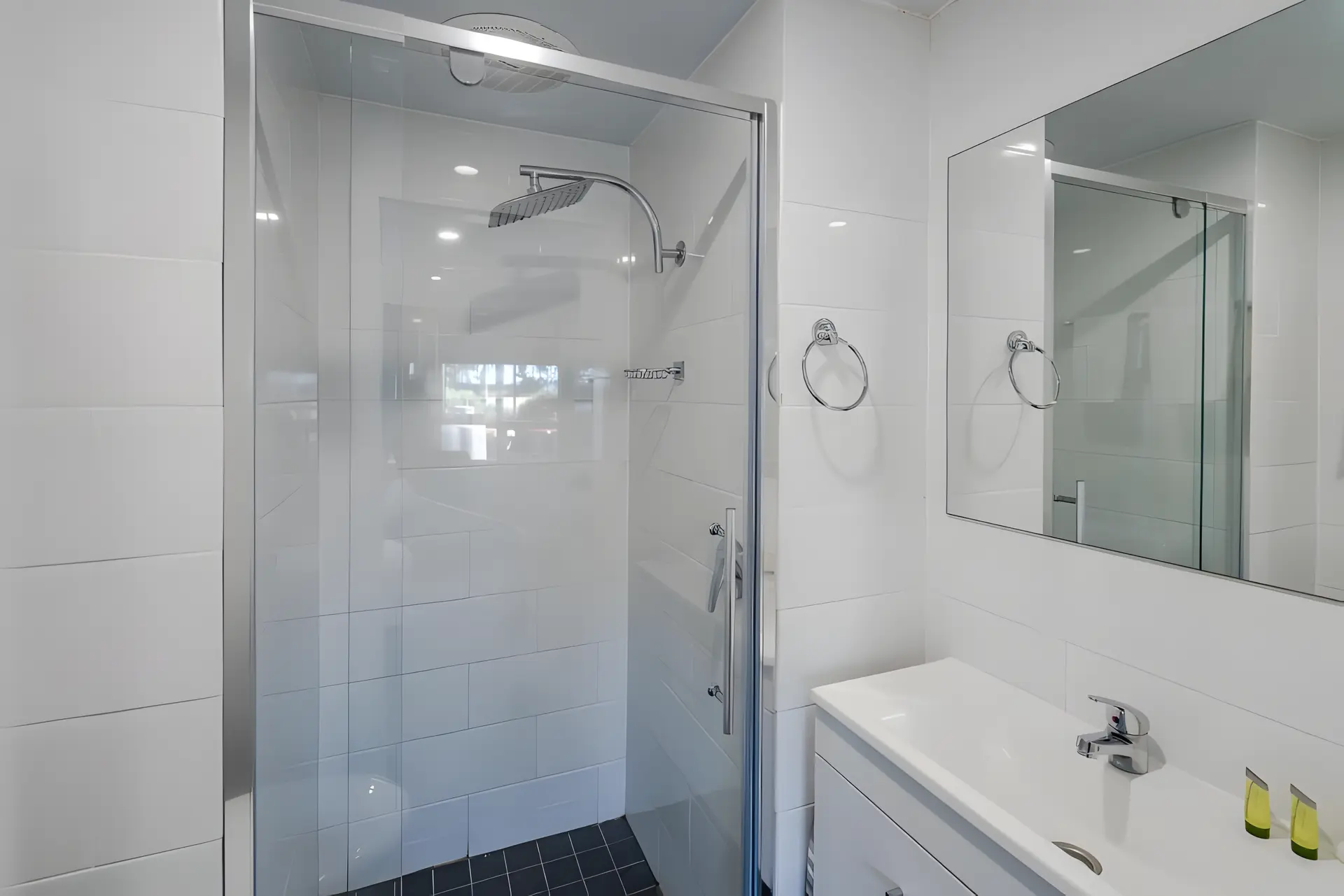 Deluxe King Room With Kitchenette