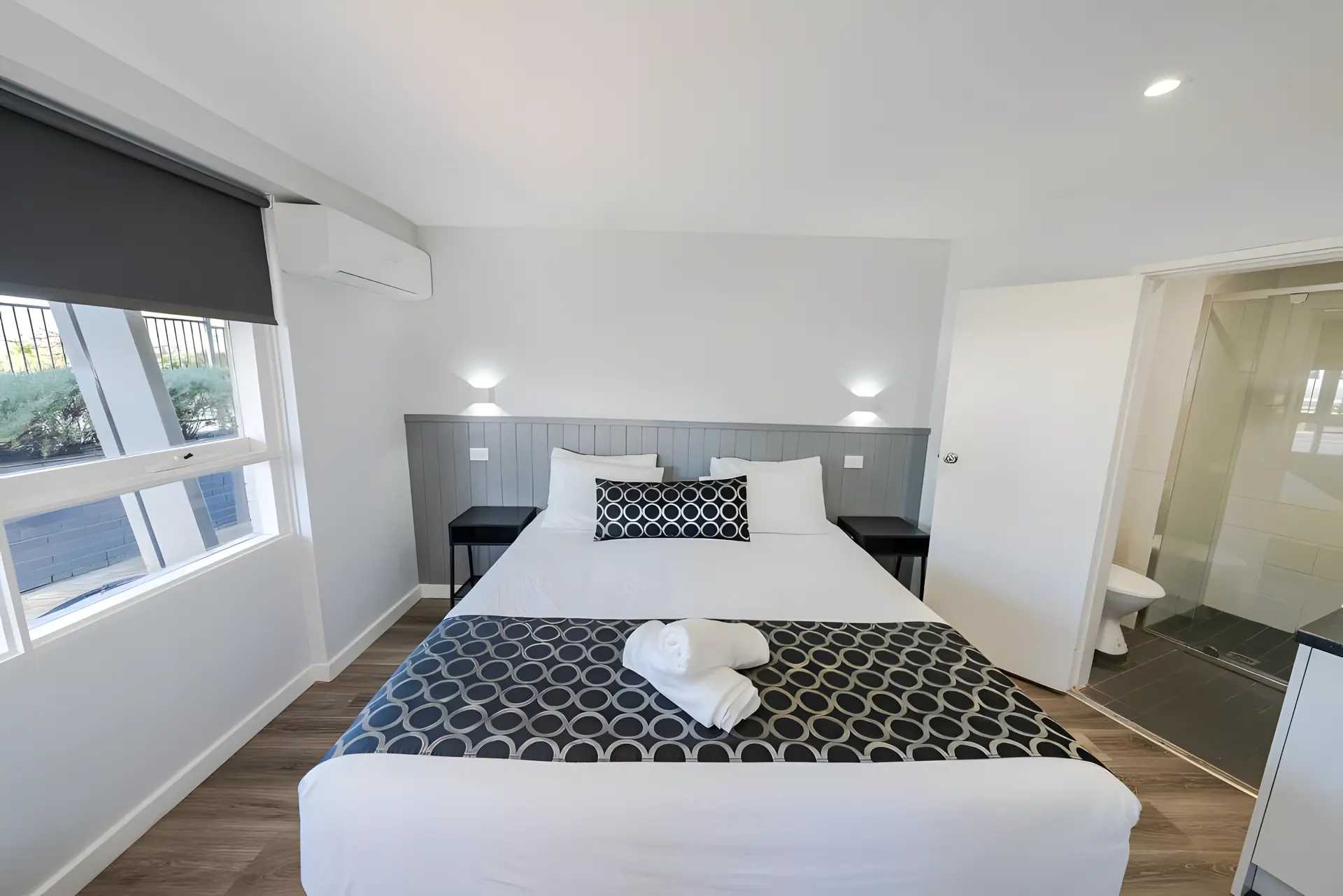 Deluxe King Room With Kitchenette