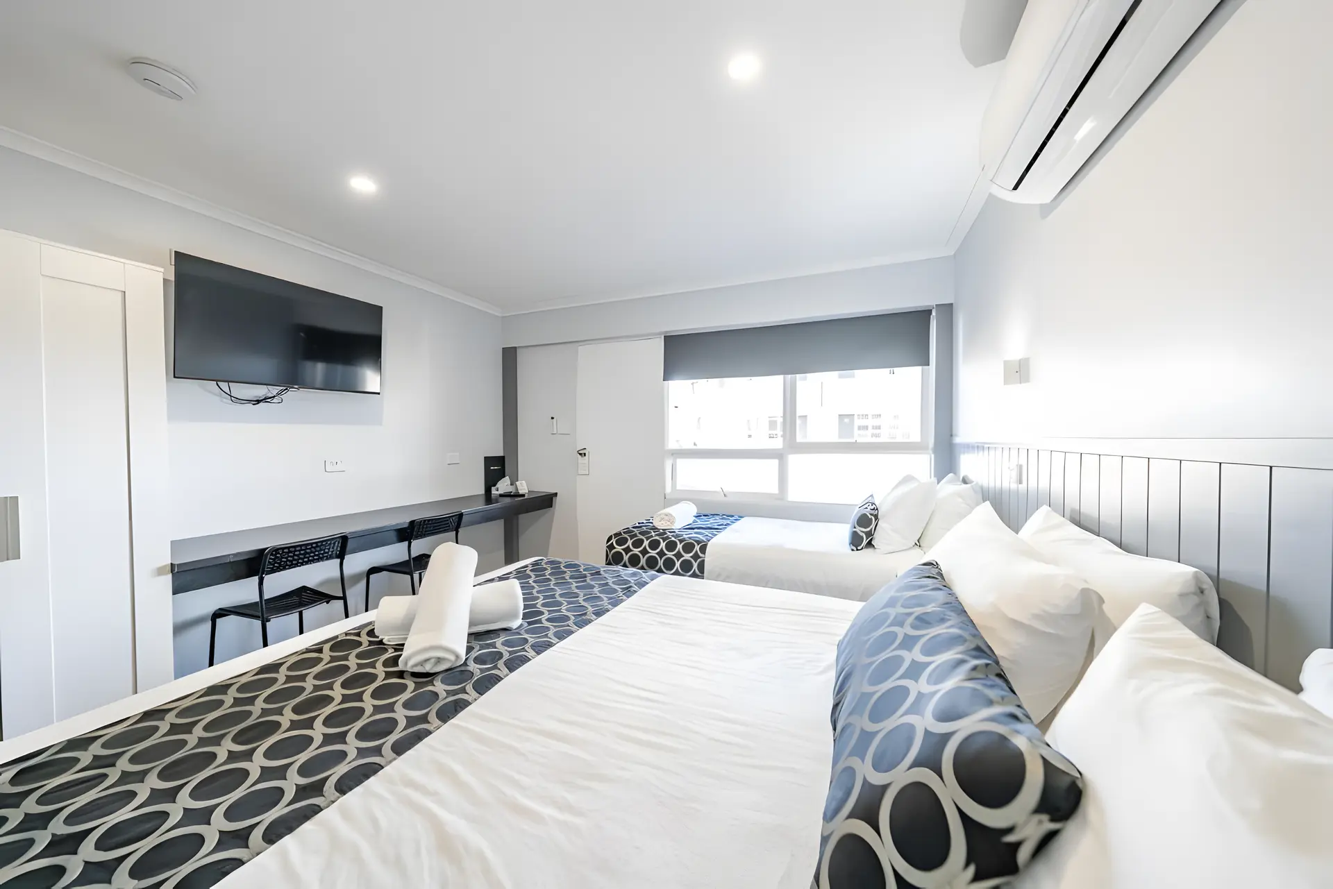 Deluxe King + Single With Kitchenette