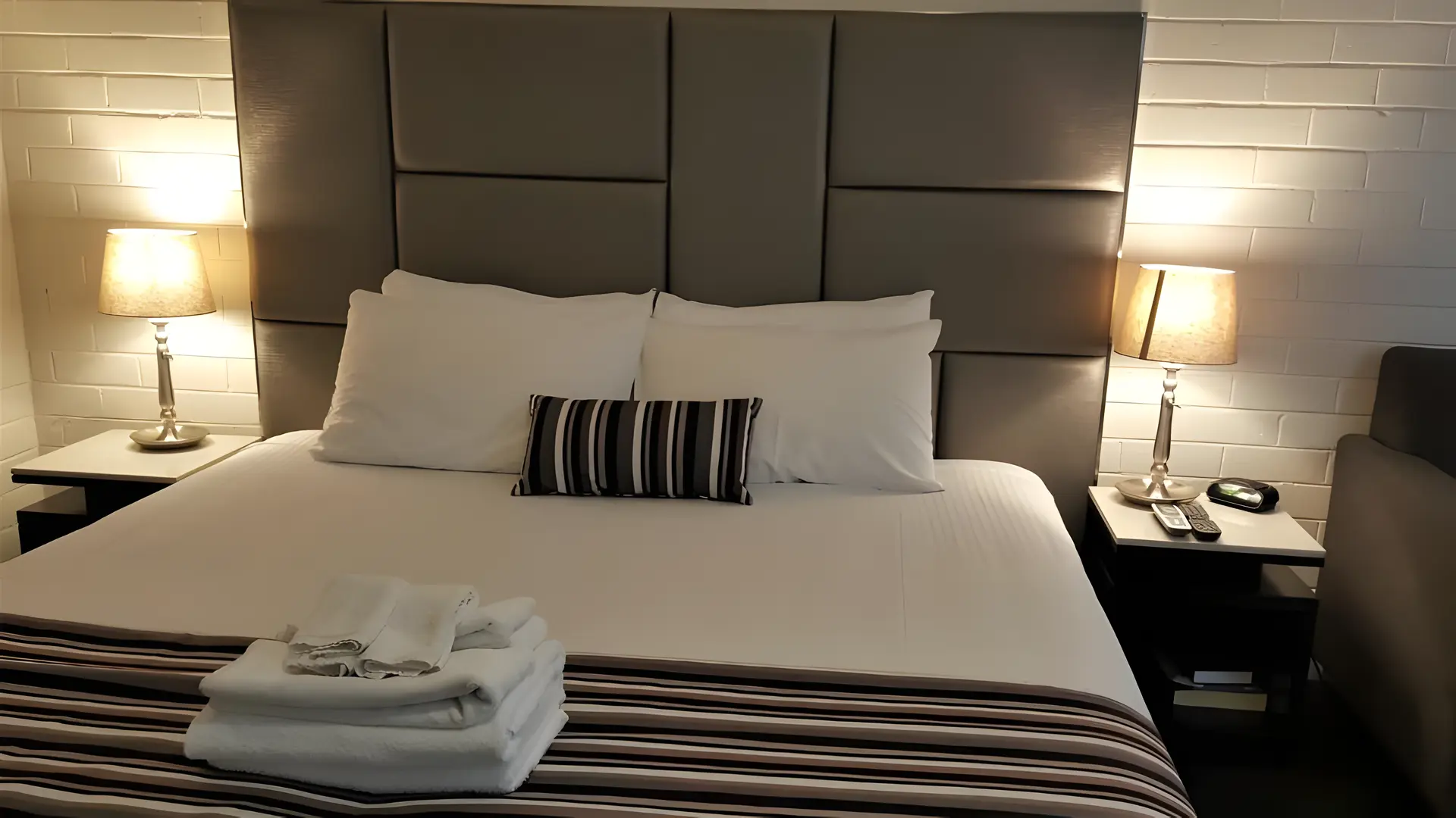 KING ROOM