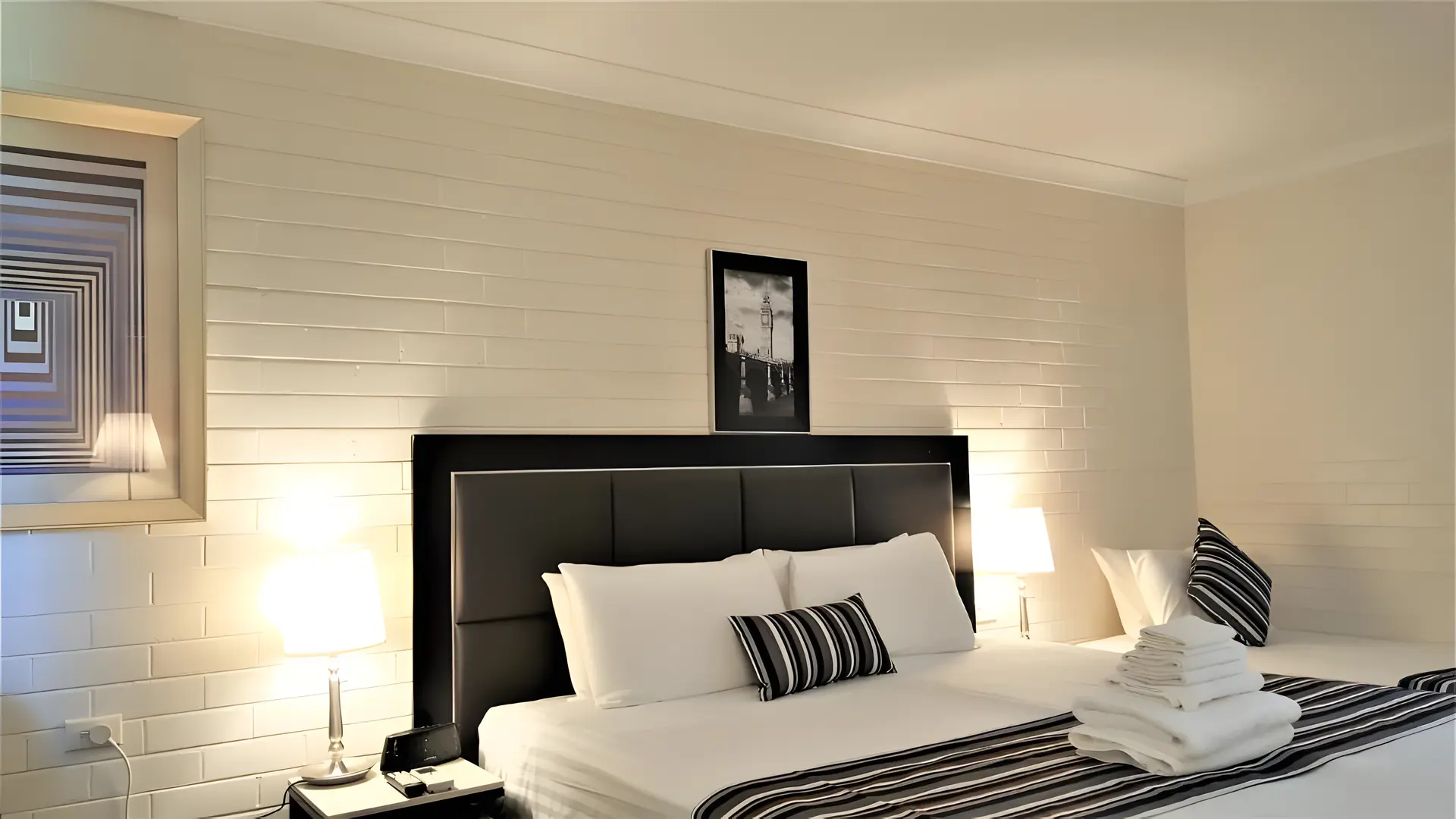 WATERFRONT KING ROOM