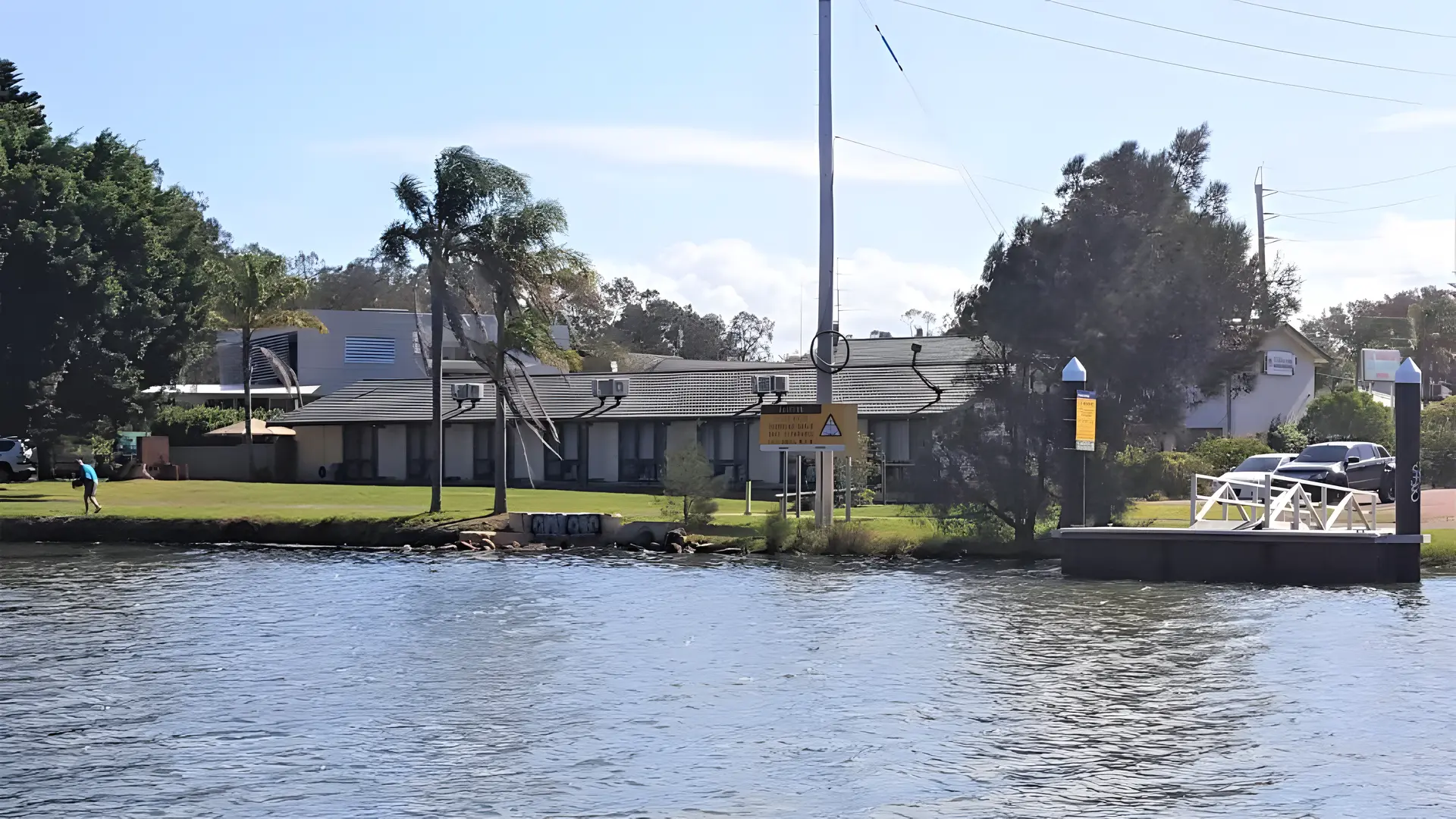 Hibiscus lakeside motel