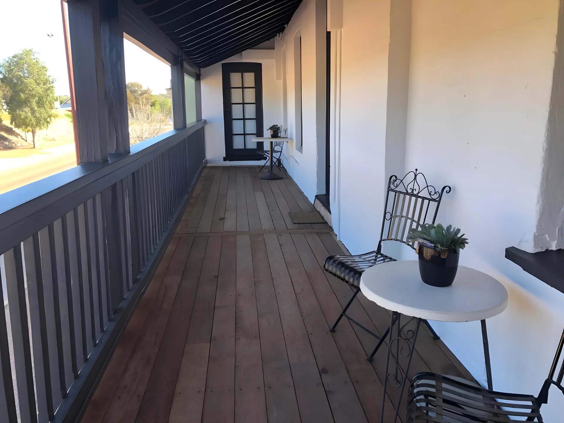 Queen Room Balcony Share Bathrooms