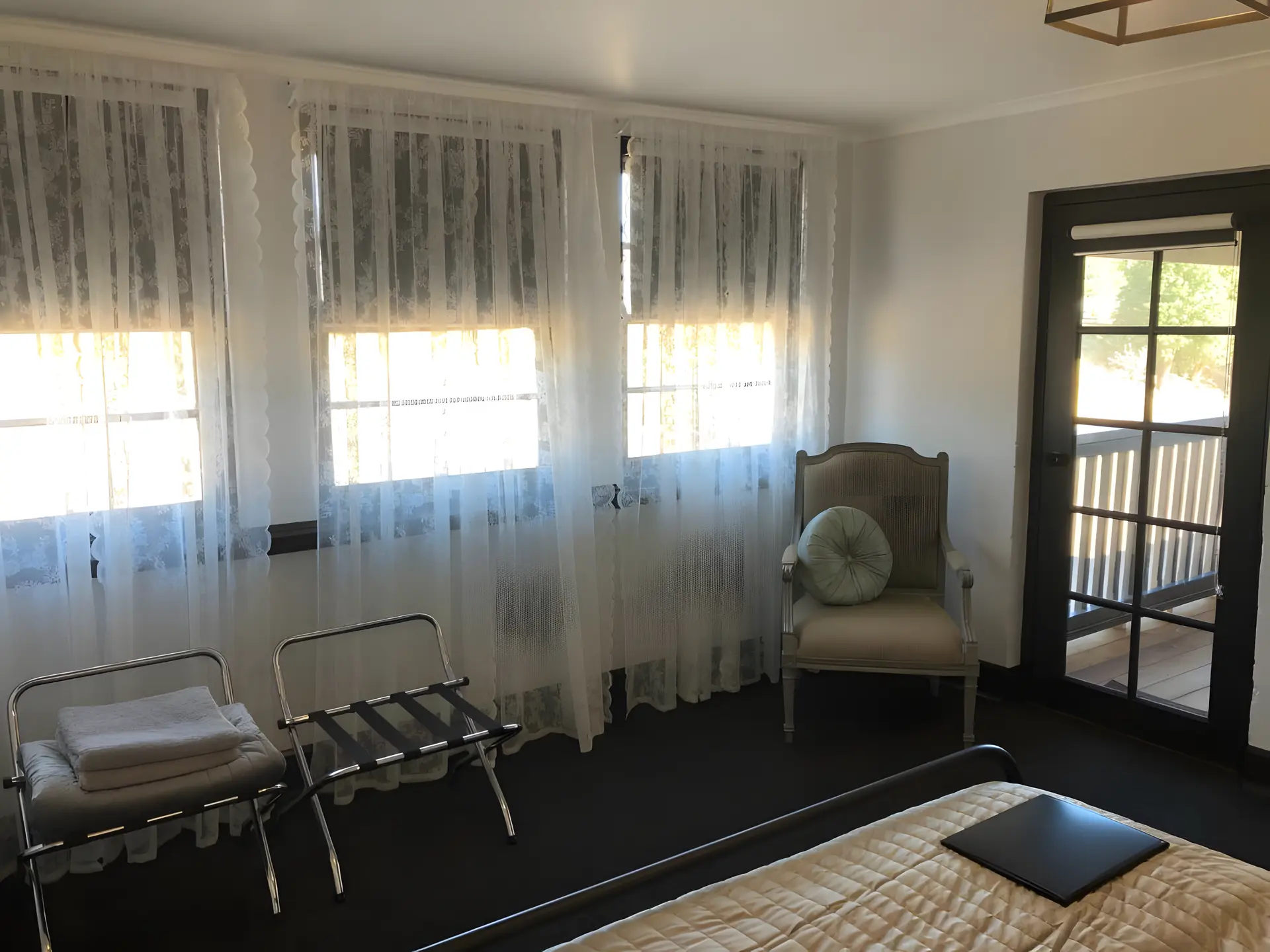 Queen Room Balcony Share Bathrooms
