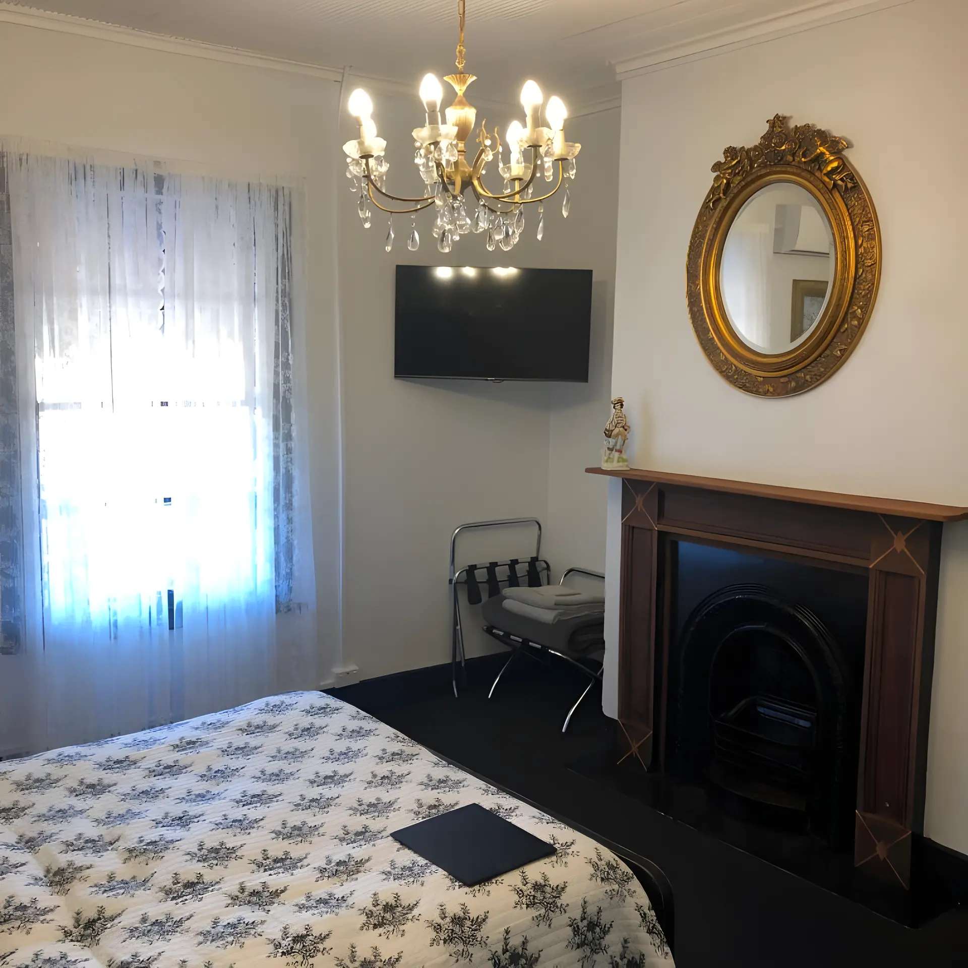 Queen Room Share Bathrooms