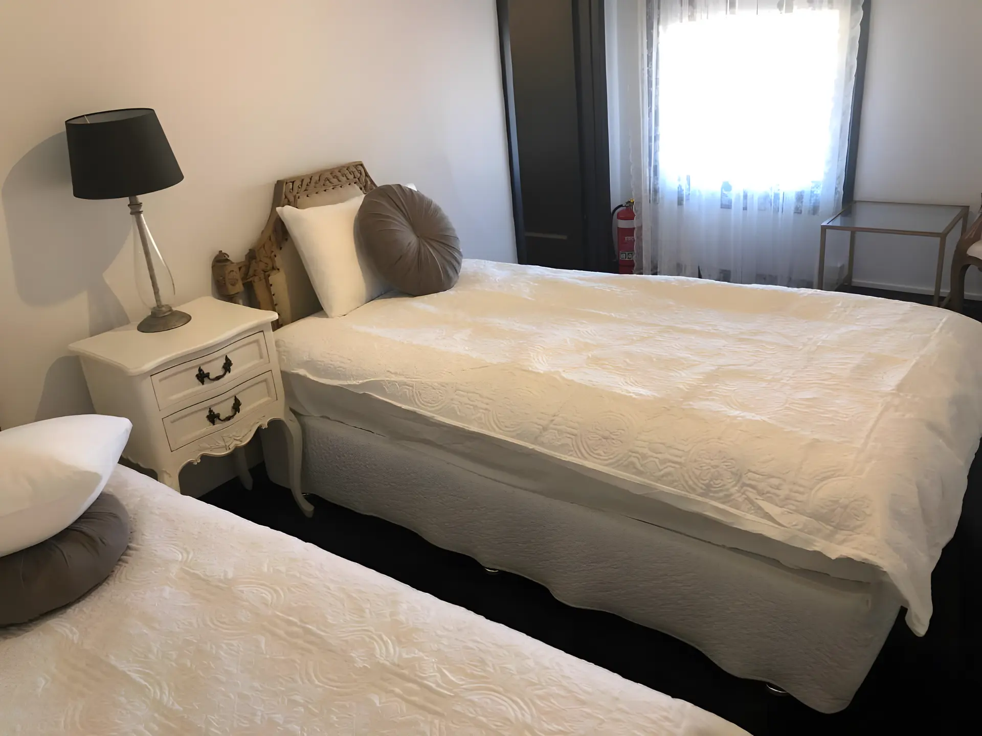Family Deluxe King 2 Singles Balcony Share bathrooms