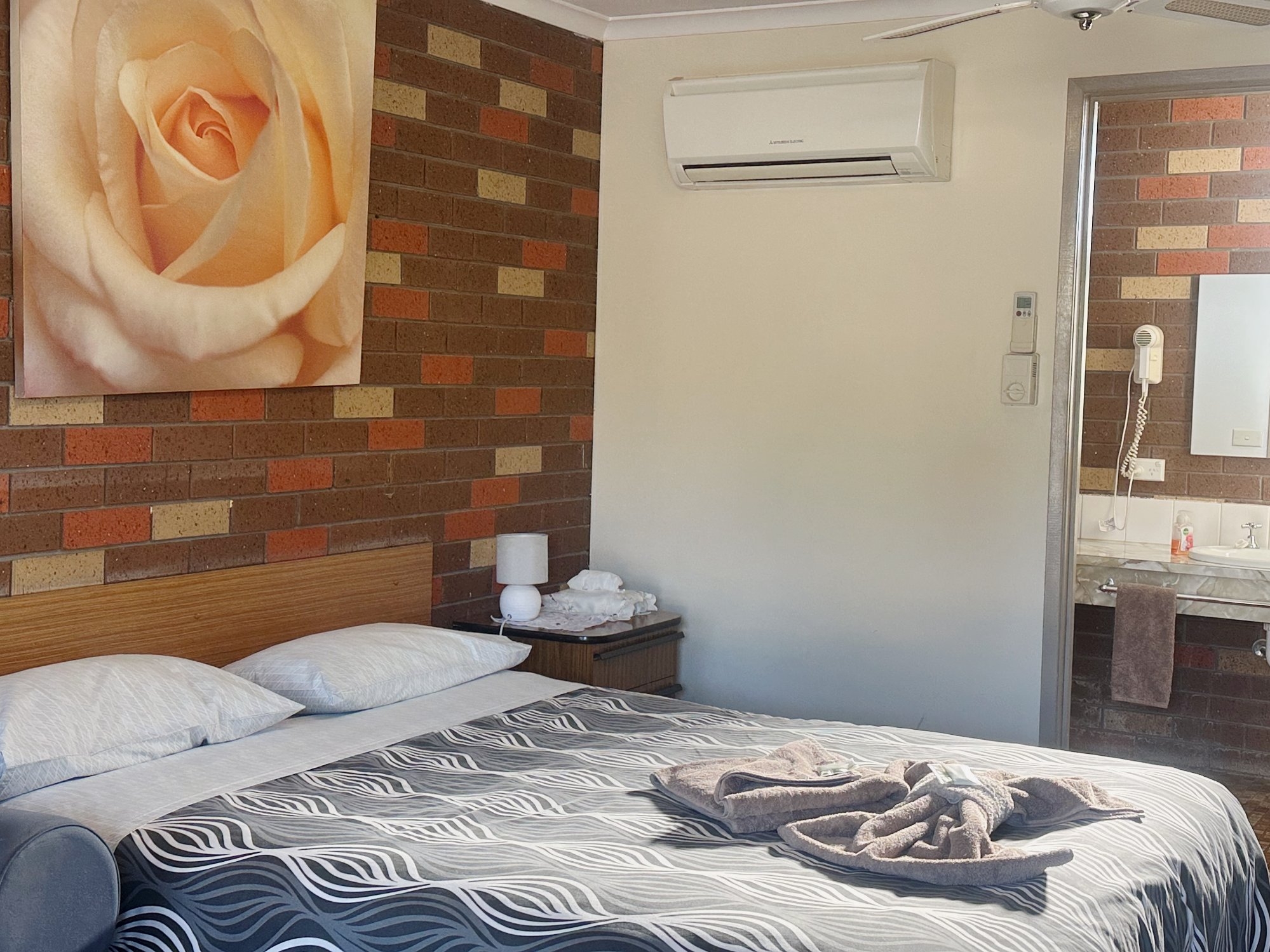 Beaufort Motel - The Imperial Egg Gallery