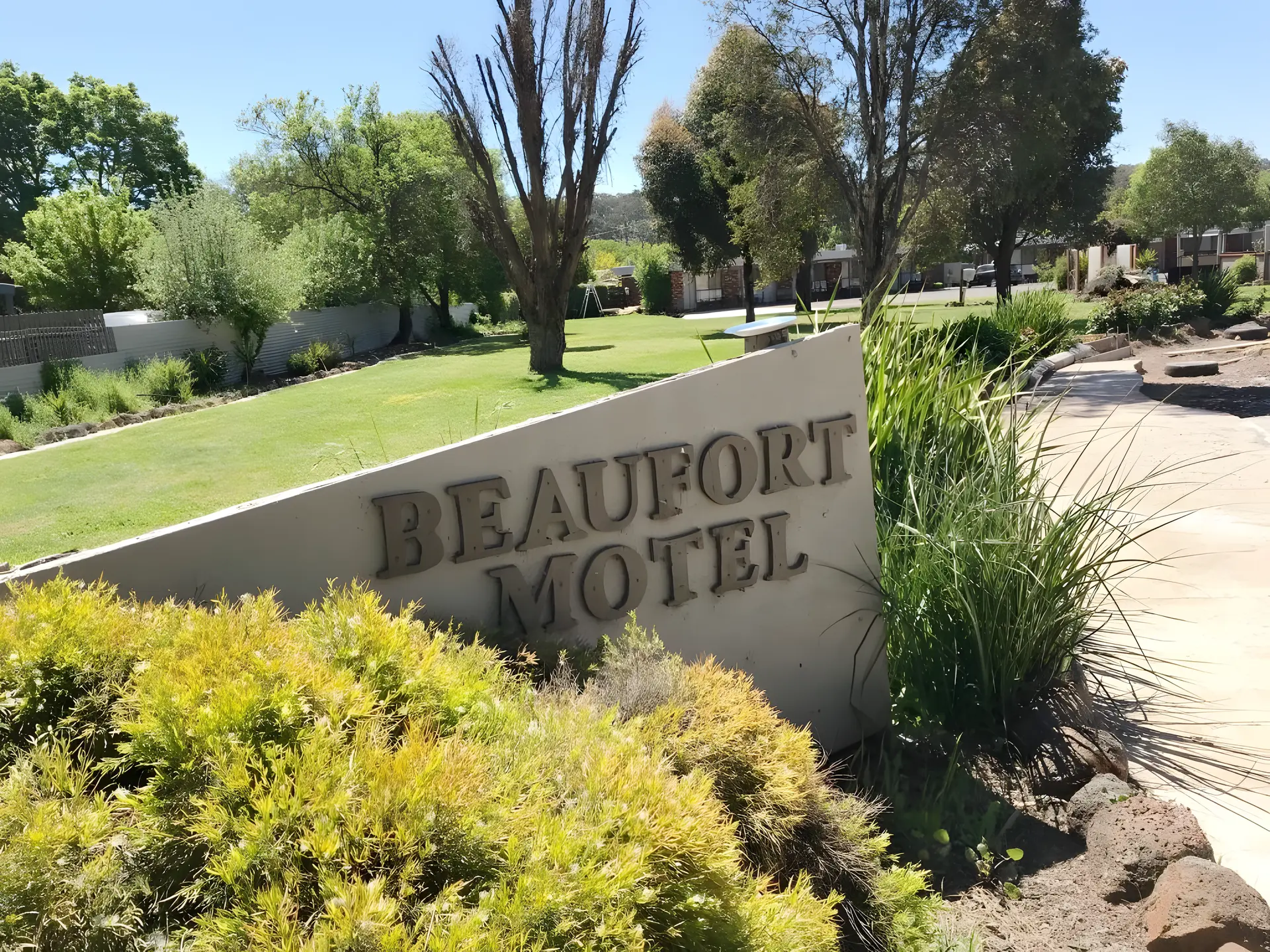Beaufort Motel - The Imperial Egg Gallery