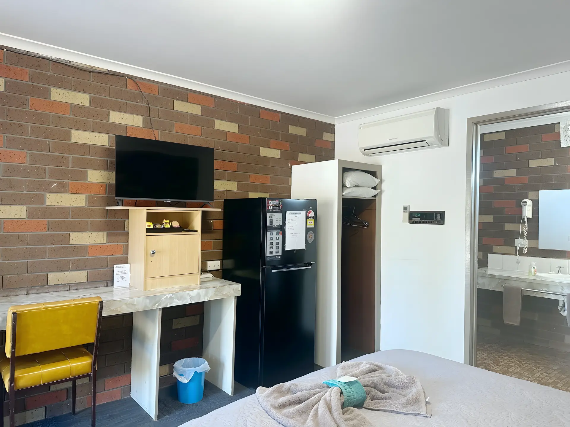 Beaufort Motel - The Imperial Egg Gallery
