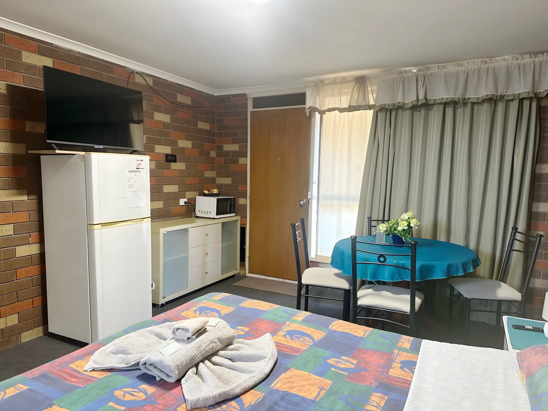 Beaufort Motel - The Imperial Egg Gallery