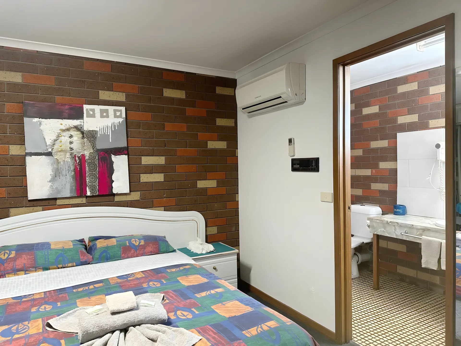 Beaufort Motel - The Imperial Egg Gallery